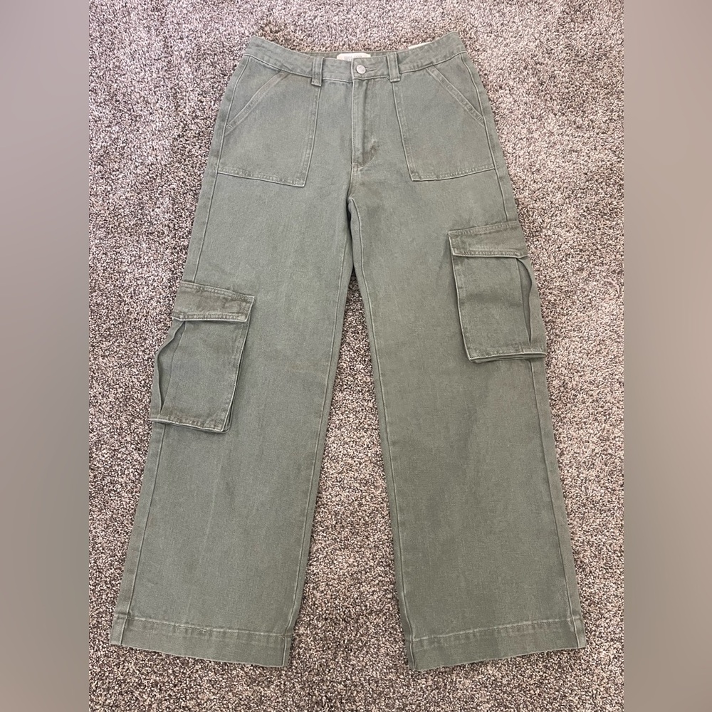 NWT Women’s Miss Love Mid Rise Relaxed Fit Cargo Jeans Sage Green Size M